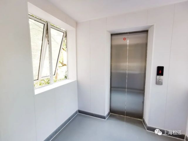 松江这里的居民迎来一件大喜事——电梯装好了!