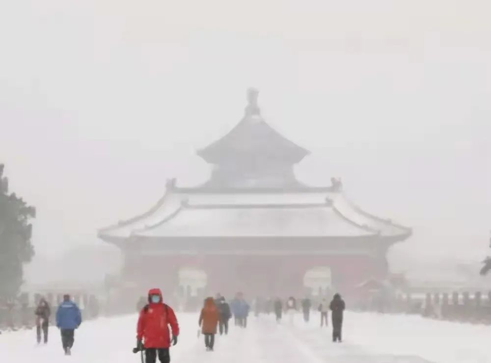 应对今冬首场降雪，北京城管执法部门积极开展扫雪铲冰执法检查新生儿护理手册:新手父母必学的30个技能