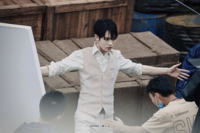 林彦俊《一见倾心》湿发路透曝光,民国贵公子再添一位男演员