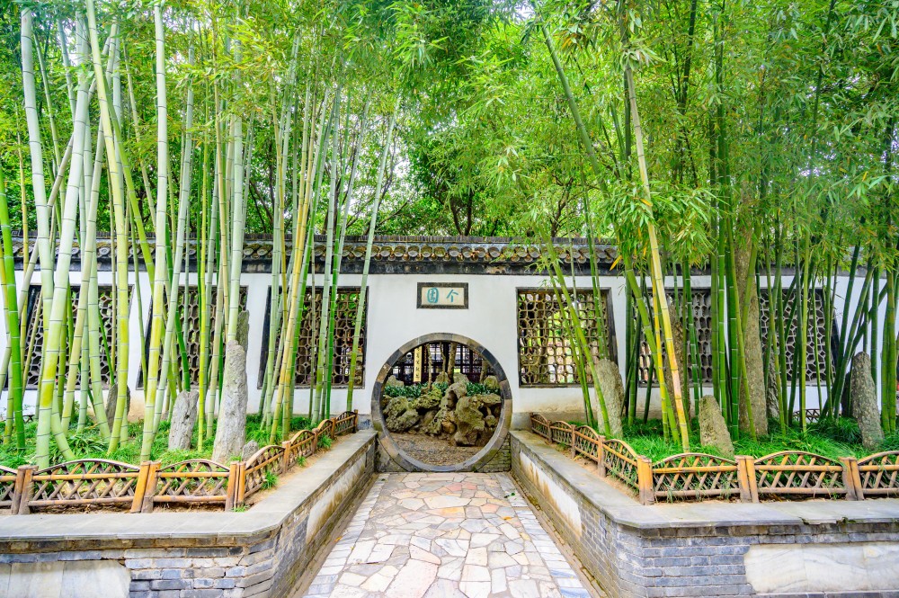 那就来看看个园的"镇园之宝"四季假山吧!