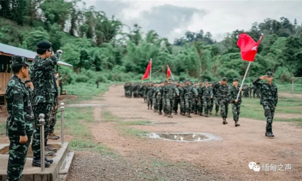 印度首艘国产航母最新画面曝光舰岛仍是空壳状态路边摊炸鸡心的做法