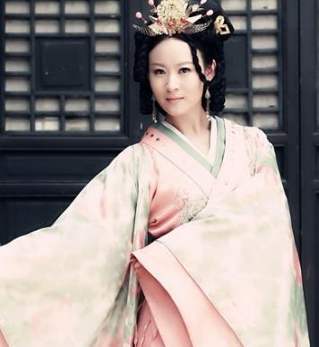 韩信被杀后刘邦为什么不杀她的妻子让人深思