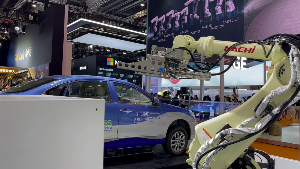 进博时刻|进博会上的"钢铁直男"!不二越携多款新品亮相