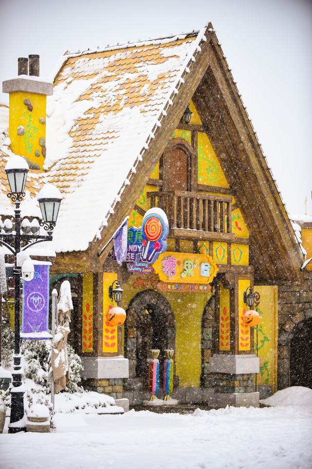 当童话城堡邂逅初雪济南融创文旅城变身冰雪童话世界