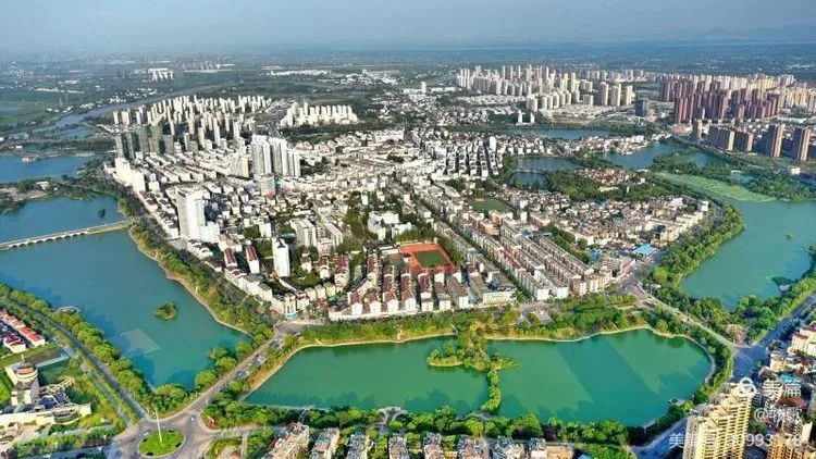 近段时间,无为市无城居民出行时,发现无城老城区许多居民区街巷内竖起