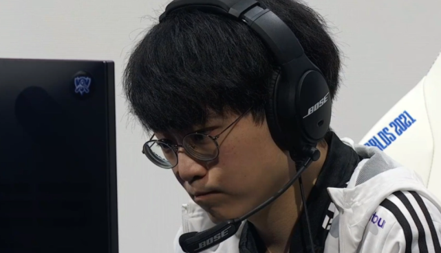 khan终究是带着遗憾退役,赛后遭队友嫌弃,khan嘲讽反击许秀?