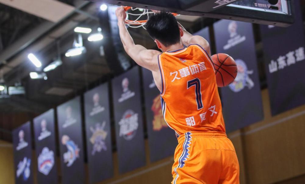 cba 王哲林18＋12富兰克林11＋5＋5 上海7人得分上双狂胜福建50分