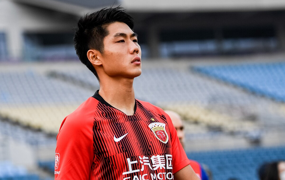 上港本轮足协杯1比1战平申花魏震成最失意的人意外被罚下