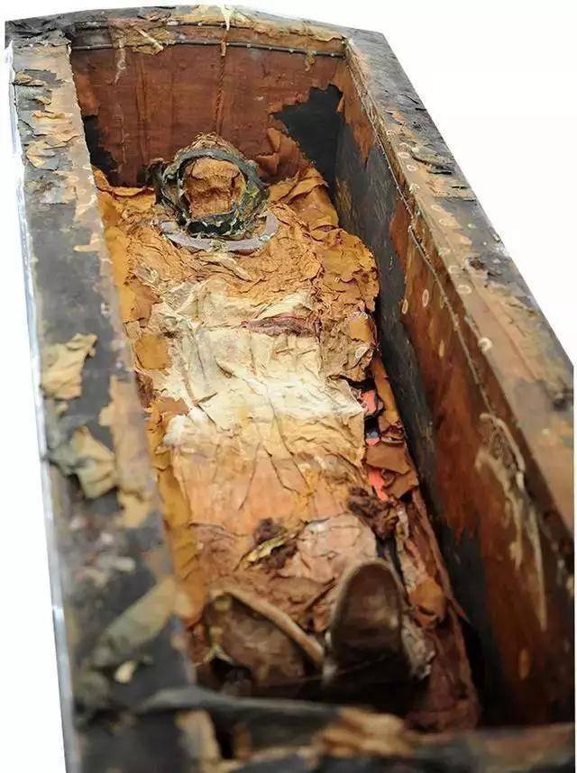 北京找到李莲英墓，报废3个铁锤才打开，棺中景象让专家不寒而栗000697ST偏转