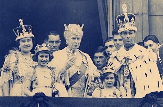 此女让英国女王的父亲登上了国王的宝座女王却因为此事而痛恨她