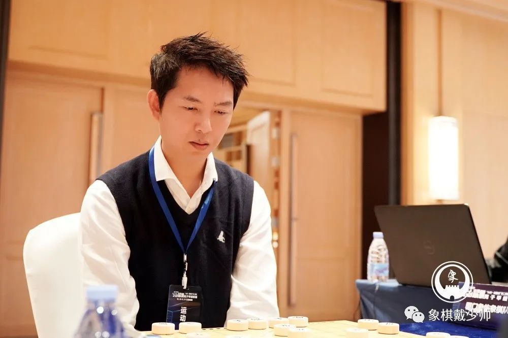 快棋何文哲先手告负于郑一泓,厦门领先.