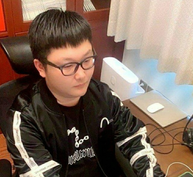 "黑山老鬼"逆袭欲打败"老鹰吃小鸡",《红月》能否坚持到最后