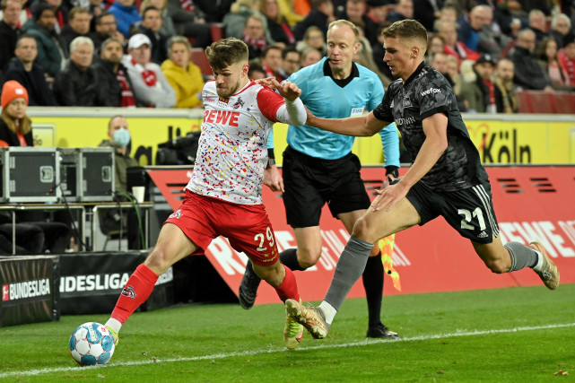 (体育)足球——德甲:科隆平柏林联合