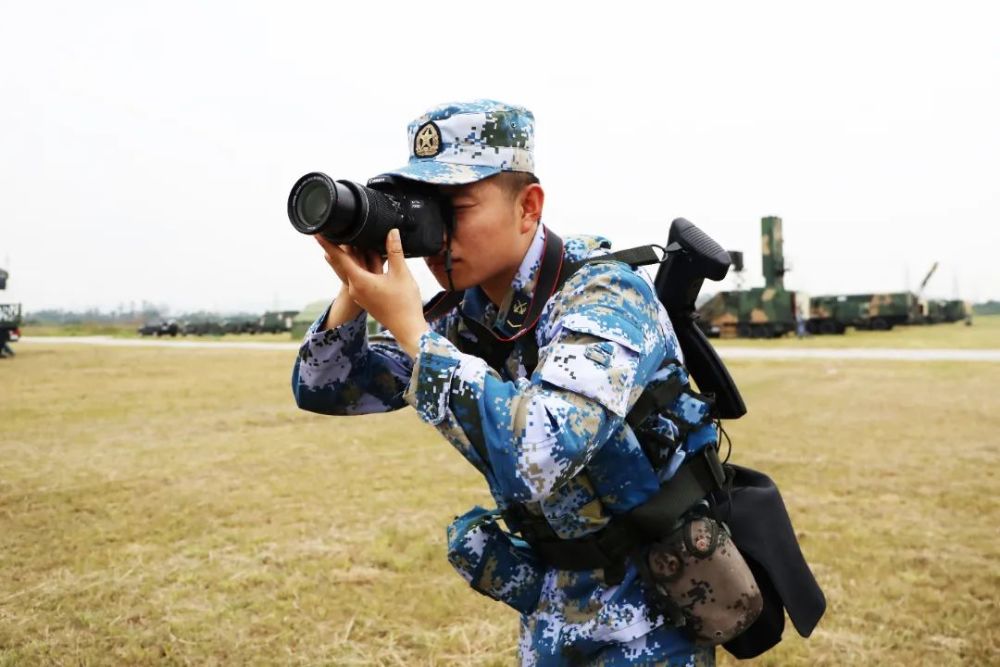 节日快乐！他们是最美的“兵记者”怎样炖鸡爪子好吃又烂