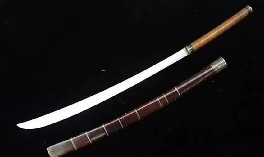 金庸小说里的神兵利器用钢铁铸造却有蛇般柔软缅刀