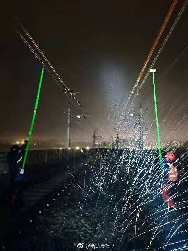 大连地铁3号线部分恢复通车受寒潮影响接触网结冰一度停运