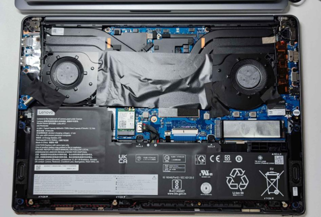 上面是小新pro 16 的拆机图,虽然内部结构比不上 macbook 简约,但也算