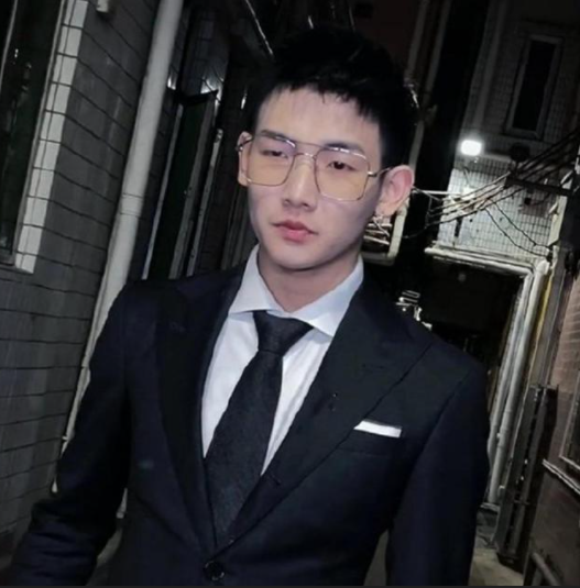 刘德华为他铺路,陈思诚找他宣传电影,网红梅尼耶是怎么走红的?