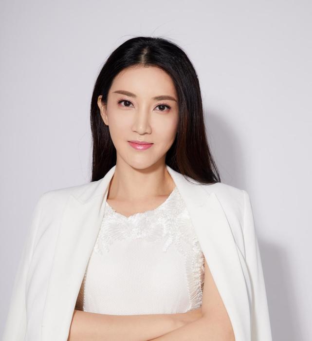 她是广东最美冻龄主持人很少有人知道她的身份