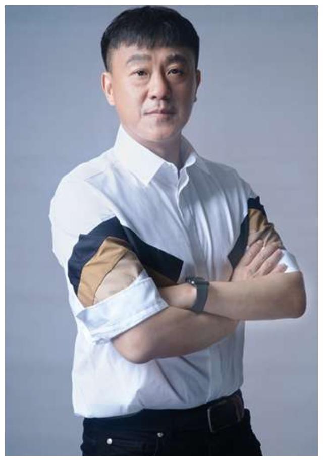 男星爱情美满之时,他还获得了一个大好机会--出演电视剧《大宋刑官》