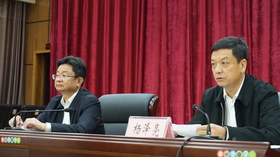 乡村振兴杨泽亮在宾川县干部规划家乡行动专题培训会上要求要集中力量