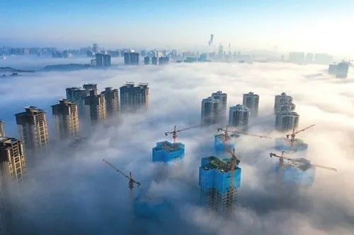 那就是2018年春节期间,受到十年未遇的罕见大雾天气影响,琼州海峡的