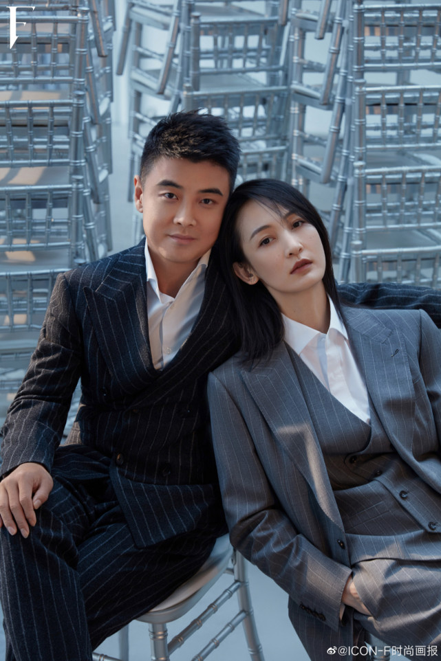 樊振东恩师携媳妇拍大片王皓贴脸妻子秀恩爱齐穿西装又帅又酷