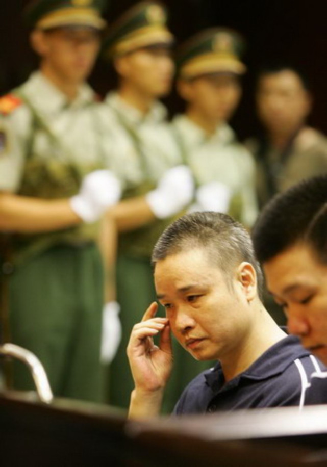 04年广州最大的黑帮头目简竹醒被捕,在法庭上,他说了这样一段话