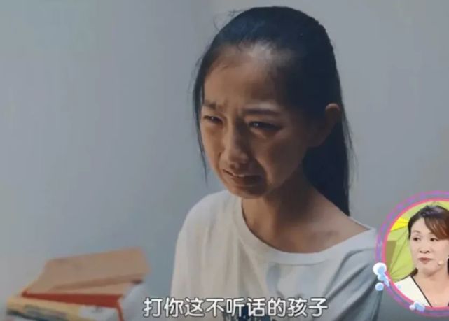 "妈妈别打了,我不要了!"6岁女孩痛哭求饶,父母情绪失控有多可怕?