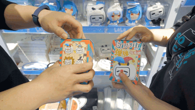 占有一席之地 凭借着神秘感和惊喜感 "开盲盒"也成了当下的一种新潮流