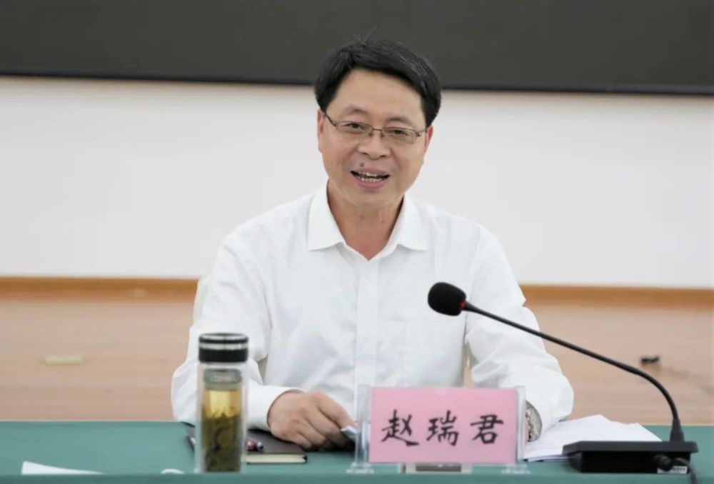 赵瑞君在红河县调研时强调抓紧每一天干好每件事为高