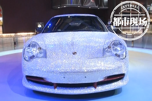 记者逛进博会宝石跑车这是豪车的天花板了吧