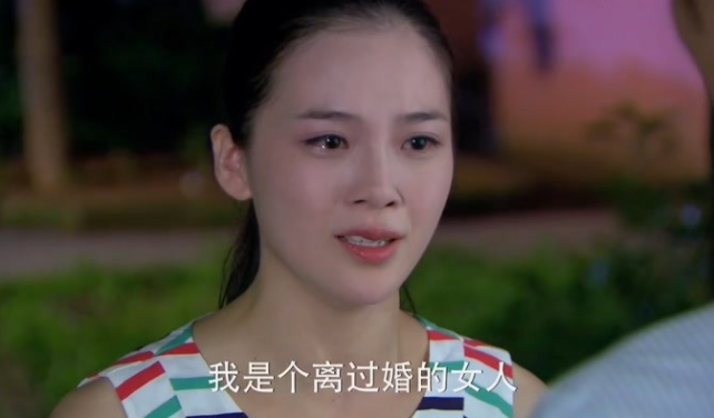 知名女星穿薄纱裙拍写真尺度太大引网友反感秒删后装无事发生