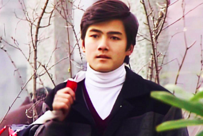 何威一开始想演欧阳严严,只是因为戏份更多,但导演觉得他更适合袁野