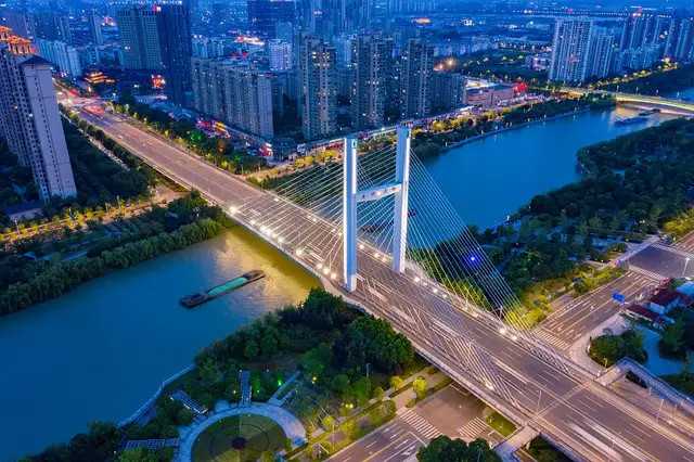 (蘇州市吳江區盛澤鎮舜湖大橋夜景)