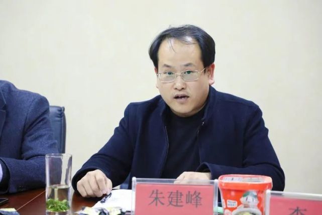黄淮学院党委宣传部部长朱鸿飞,黄淮学院对外联络办公室主任,校友会