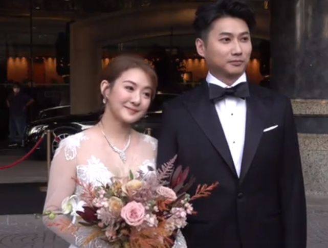 整个采访过程中,戴梦梦脸上始终挂着笑容,看得出来她真的很幸福,祝福