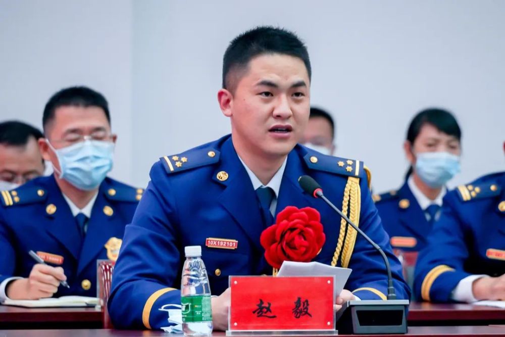 总队召开全国应急管理系统先进模范和消防忠诚卫士表彰代表欢迎座谈会