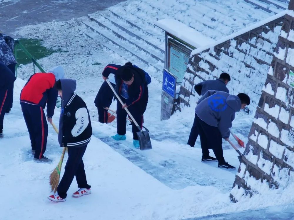 雪後校園暴雪無情校園有愛承德八中的雪景最美麗