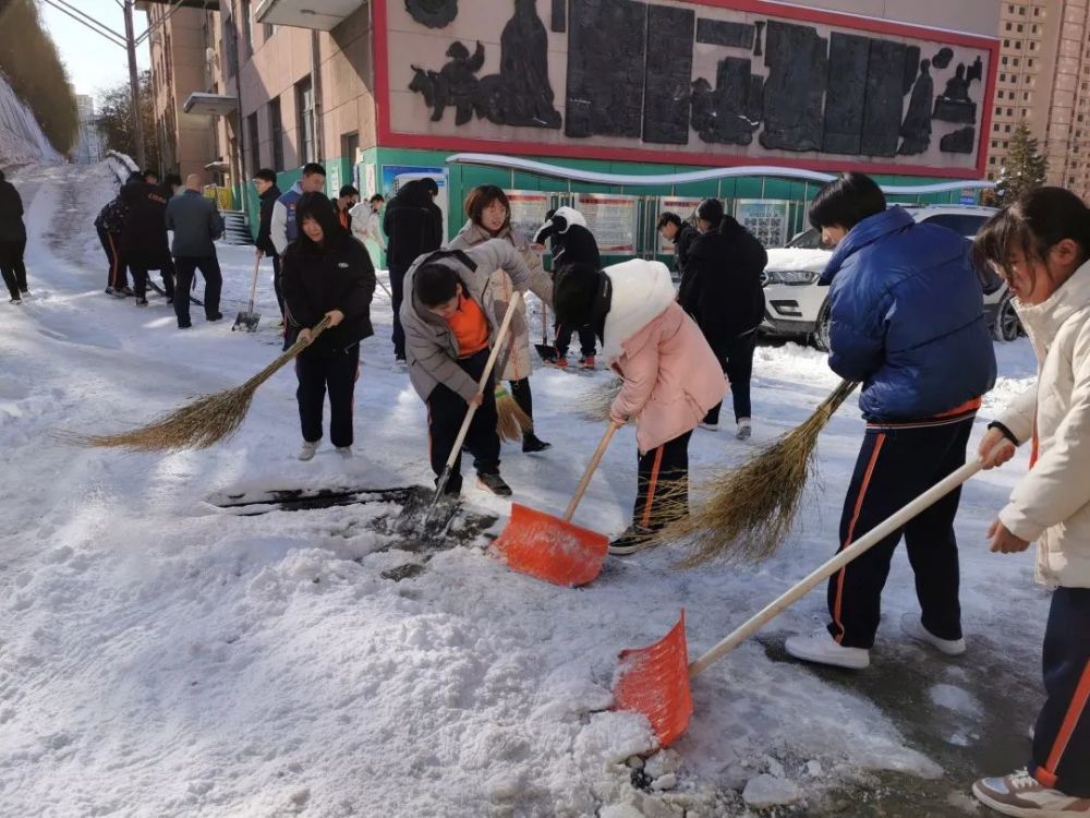 雪後校園暴雪無情校園有愛承德八中的雪景最美麗