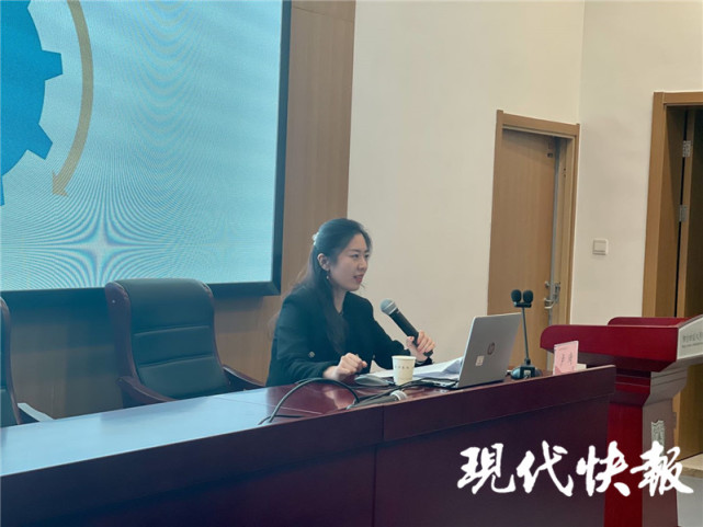 听行业精英讲述职业成长感悟，高中生开启“生涯规划”第一步_腾讯新闻
