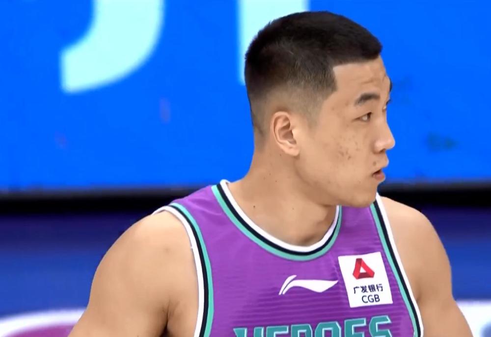 山东男篮 不是不行，是真不行！山东大败一人该深思，或许，他并不适合CBA