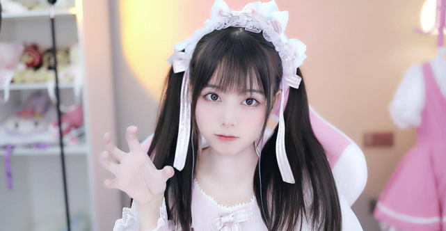 火线妹吊带衫私照曝光火箭筒身材蜕变了小雪吖直言女神瘦了