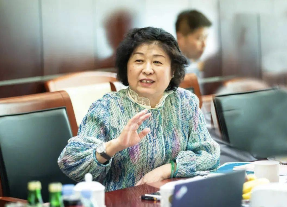 中国第一位女首富有多厉害白手起家的神奇之旅确实令人感慨