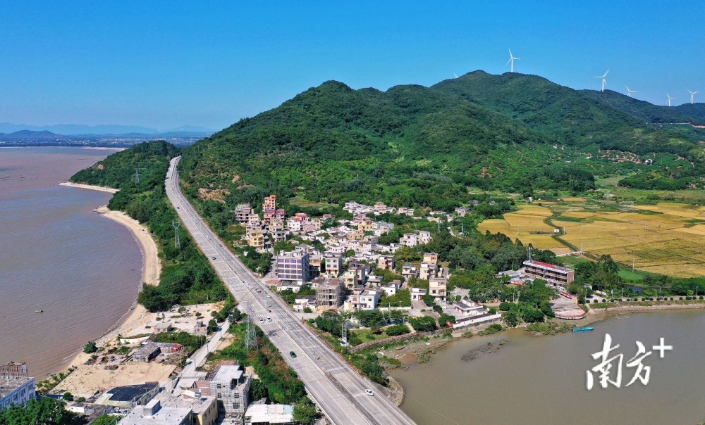 南方 曾亮超 拍摄阳东区东平镇大澳村,后山的海平面与天空连成一片