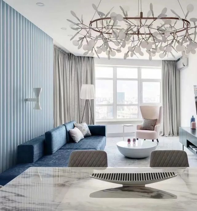 一个家装配色十四字口诀送给大家:墙浅,地中,家具深;墙中,地深,家具浅