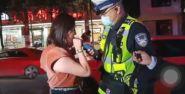 玛莎拉蒂醉驾女司机更多生活照片曝光!曾多次在公开活动亮相!