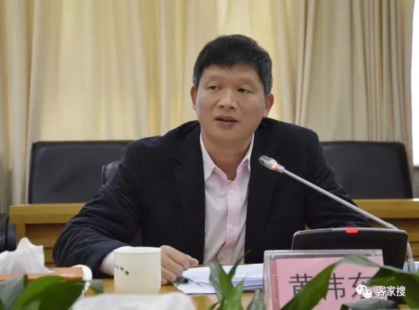 上述消息显示,中山市小榄镇党委书记黄伟东,已经异地履新揭阳市委常委