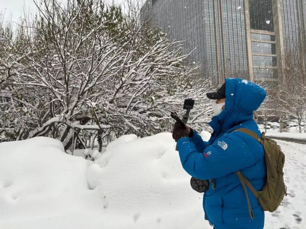 風裡雪裡北斗陪你北斗融媒直擊特大暴雪第二日