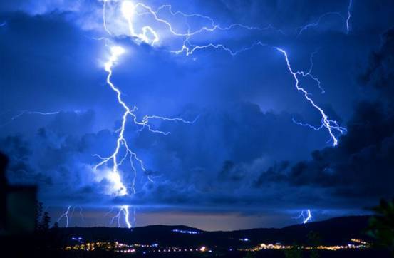 1995年安徽曾有巨蟒渡劫却被雷电击中飞升失败是真是假